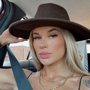 Meet your Posher, Agne